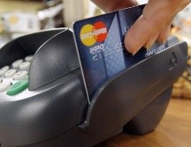 De acuerdo con el estudio el 4.8% de hogares ha presentado quejas formales en instituciones bancarias este año y 1.8% ha presentado quejas ante la CONDUSEF. AP / ARCHIVO