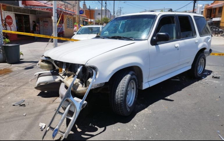 Los hombres acusados de robo chocaron contra un bolardo e intentaron huir, pero fueron detenidos. ESPECIAL