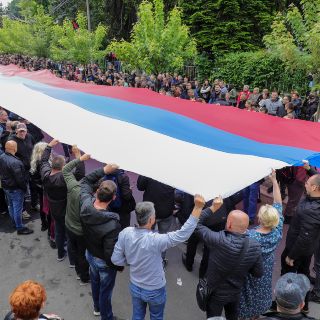 Kosovo: Serbios étnicos se concentran tras choques con fuerzas OTAN