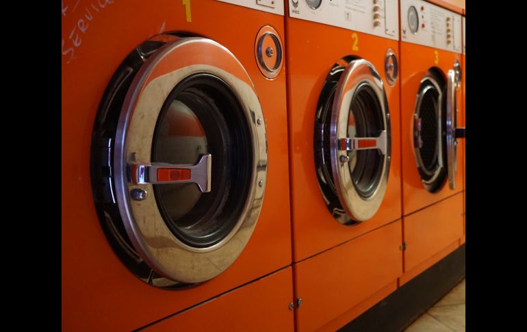 Conoce el desempeño de distintas marcas de jabones de lavandería. ESPECIAL/Foto de Tina Bosse en Unsplash