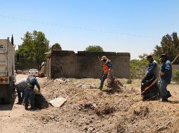 En la colonia Mariano Otero, en uno de los canales por donde pasa el cauce de Arroyo “El Seco”, personal trabaja en la limpieza de la zona. EL INFORMADOR / A. Navarro