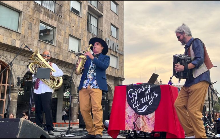 De acuerdo con Astrid Meza Olvera, Jefa de Programación y Compañías Artísticas de Cultura Guadalajara, “Tenemos oferta de danza contemporánea, de teatro, de música, realmente hay muchas posibilidades para la gente