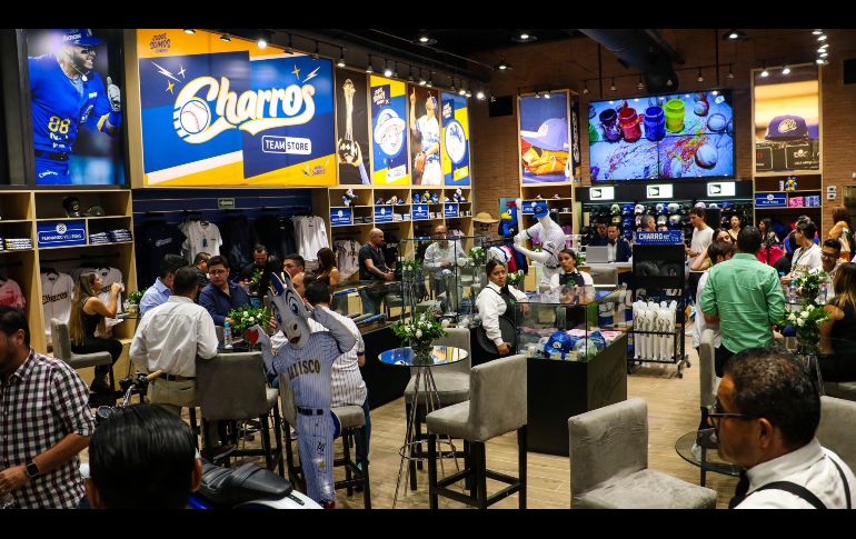 La tienda insignia o matriz de Charros de Jalisco está ubicada en la Primera Planta Local B-08 de La Gran Plaza, cercana una tienda de productos asiáticos y tienda de ropa de moda española. EL INFORMADOR / A. Navarro