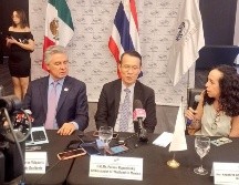 En rueda de prensa, el Miguel Ángel Landeros, presidente del COMCE, junto con integrantes de la Delegación empresarial y económica de Tailandia. ESPECIAL