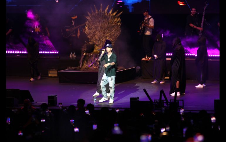 El show de Natanael estuvo completo con bailarines en el escenario, un trono en el centro de este y con aproximadamente 2 horas en las que las personas pudieron disfrutar de sus canciones. EL INFORMADOR / A. Camacho