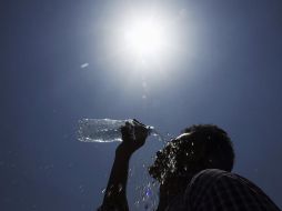 Las altas temperaturas han dominado el clima de la Zona Metropolitana de Guadalajara desde hace semanas y los tapatíos padecen los estragos del calor. AP / ARCHIVO