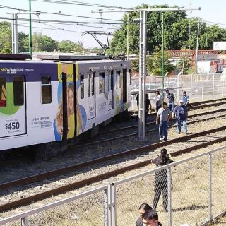 Se descarrila Tren ligero de la L1; reportan tres heridos
