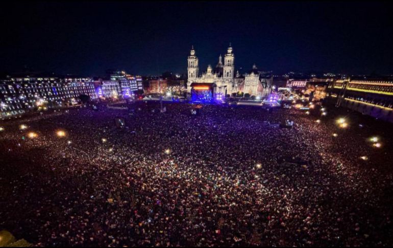 Así lució la plancha del Zócalo capitalino. ESPECIAL/@@Claudiashein