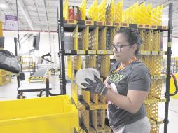 Trabajadores con puestos considerados “de poco valor añadido” serán sustituidos por robots. AFP/M. Armas