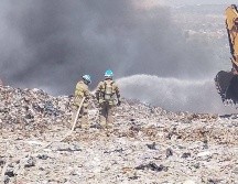 Este domingo se registra un incendio en el vertedero Los Laureles. ESPECIAL