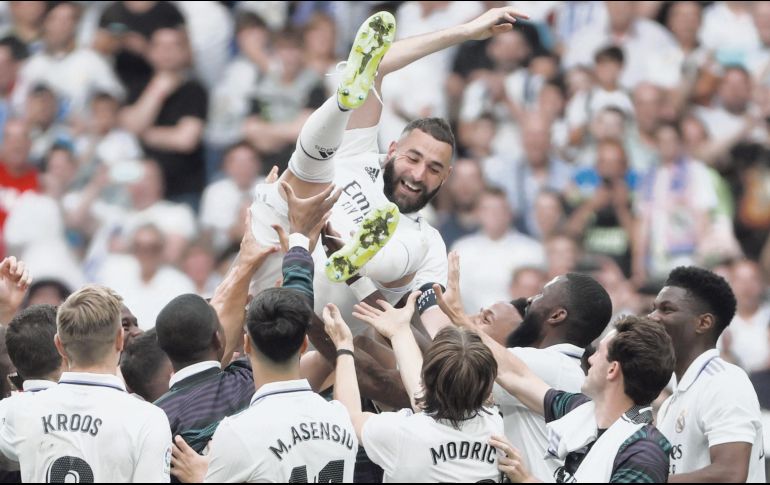 Karim Benzema se va del Madrid con 25 títulos en la bolsa. EFE
