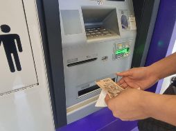 El viernes, el peso mexicano perforó el soporte de 17.53 unidades. EL INFORMADOR/ARCHIVO