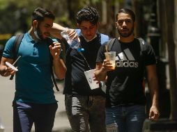 Una de las sugerencias es que las personas usen protector solar. EL INFORMADOR / ARCHIVO