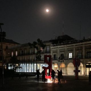 A mitad de la noche, retiran antimonumento en memoria al "Halconazo tapatío"