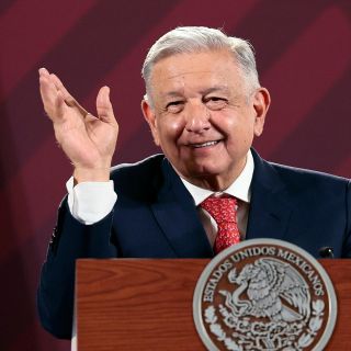 López Obrador dedica  "Ya supérame" de Grupo Firme a Denise Dresser y opositores