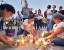 Colectivos llevaron veladoras para colocarlas en el sitio donde habían colocado el monumenta para hacer conciencia de lo ocurrido el 5 de junio de 2020. EL INFORMADOR/ E. Zamudio