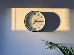 López Obrador reiteró que durante su administración no se han registrado aumentos en los precios de la luz, por lo que el Horario de Verano no volverá. ESPECIAL/Foto de Renel Wackett en Unsplash