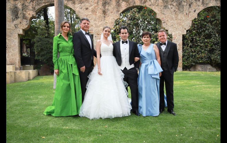 Adriana Sención, Jaime Villasñor, Pau Villaseñor, Diego Novelo, Marcela M Ascencio y Juan Manuel Novelo. GENTE BIEN JALISCO/ Antonio Martínez