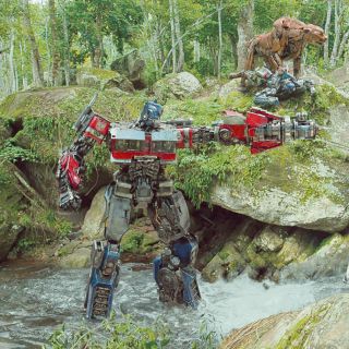 ¡Acción desbordante!