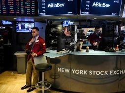 Al término de la jornada en el parqué neoyorquino, el S&P 500 avanzó un 0.41 %, hasta 5.935 enteros, y el tecnológico Nasdaq ganó un 0.67 %, hasta las 19.242 unidades. AFP / ARCHIVO