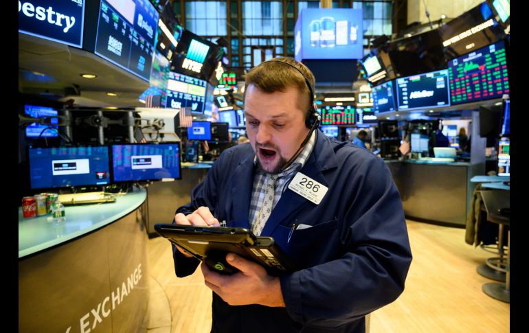 Del lado negativo, los sectores con mayores bajadas eran los de materias primas y energía. AFP/ARCHIVO