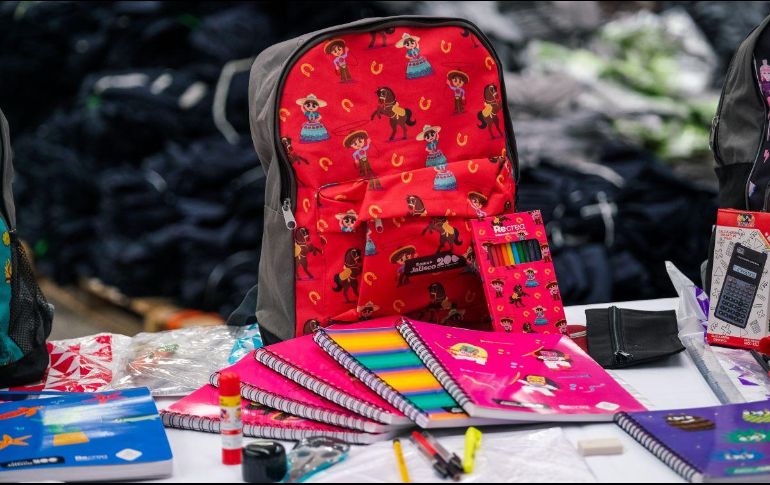 El paquete contempla mochila, útiles, zapatos y uniformes escolares. ESPECIAL