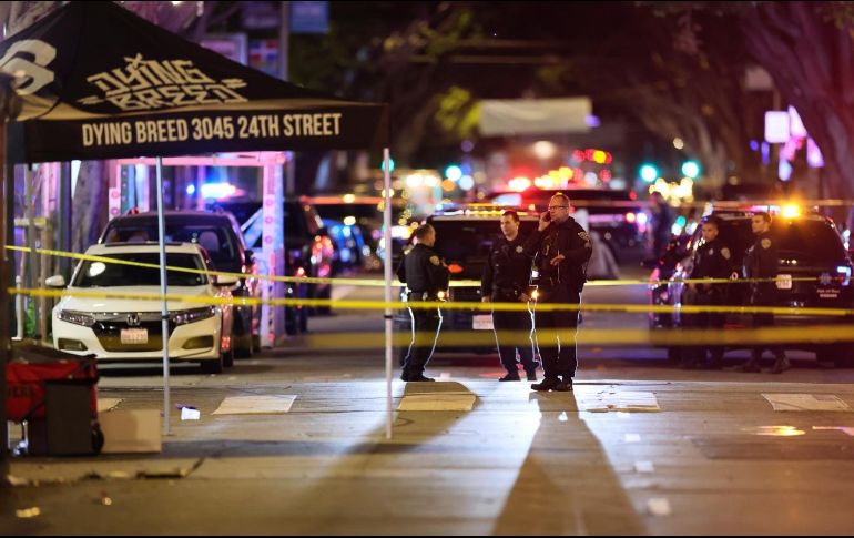 El tiroteo fue cerca de  una tienda de ropa. AP