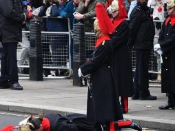 El fuerte sol hizo que varios soldados se desmayaran durante el ensayo de Trooping The Colour,. ESPECIAL