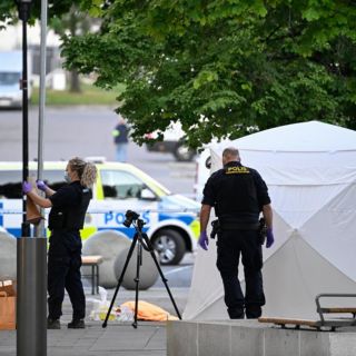 Mueren dos adolescentes y otras dos personas son heridas en un tiroteo en Estocolmo