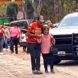 Lo sigue hasta el panteón y en medio del sepelio lo mata; hiere a otros, en Cuernavaca