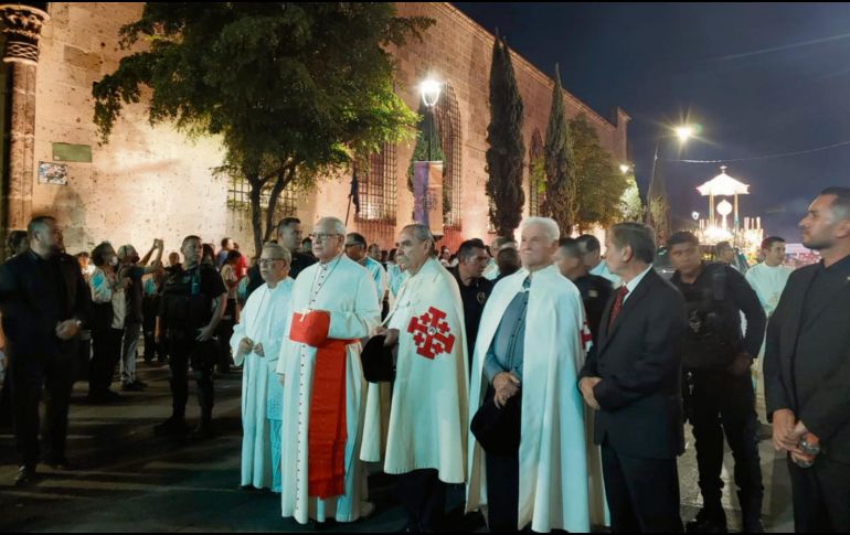 El cardenal Francisco Robles Ortega encabezó la procesión. ESPECIAL