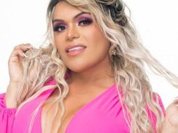 La famosa Wendy no pensó dos veces en hacer el reto y le dio dos grandes chupetones, ocasionando que todos comenzaran a reírse. INSTAGRAM / soywendyguevaraoficial