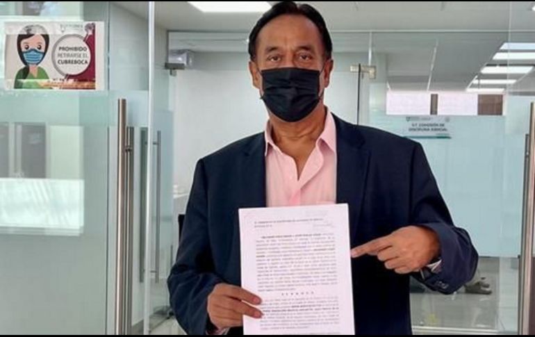 Salvador Cosío Gaona, en representación del Foro Plural Jalisco, inició el proceso de denuncias. ESPECIAL