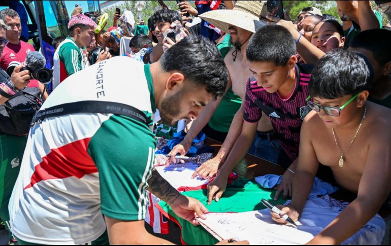 Todo parece indicar que Alexis Vega será baja de la Selección Mexicana. ESPECIAL/@@miseleccionmx