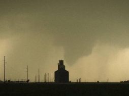 El tornado pasó por encima de un parque de caravanas, destrozando todo a su paso. SUN