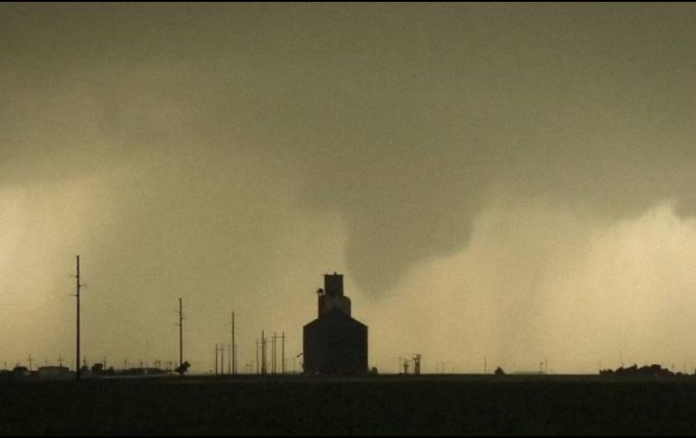 El tornado pasó por encima de un parque de caravanas, destrozando todo a su paso. SUN