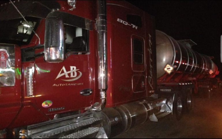 El tractocamión estaba estacionado de forma inadecuada en la carretera. ESPECIAL