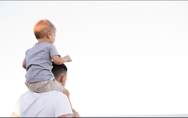 El Día del padre se celebra desde 1950. Foto de Kelli McClintock en Unsplash