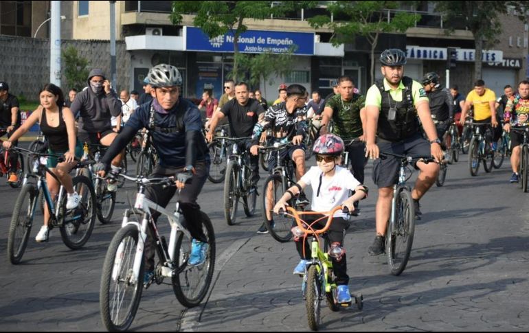 Los policías recorrieron las calles de Guadalajara. ESPECIAL