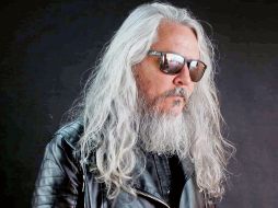 Carlos Avilez es un productor, músico, compositor y escritor mexicano. ESPECIAL