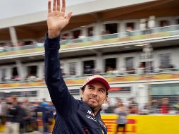 Checo Pérez terminó molesto ayer por haber finalizado en el sexto lugar en el Gran Premio de Canadá, pero le dio la vuelta con el anuncio de su bebé. EFE / A. Pichette