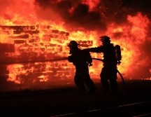 El fuego es atendido por 30 elementos de Bomberos de Guadalajara con apoyo de Bomberos de Tlaquepaque. ESPECIAL