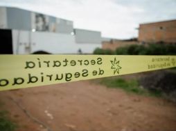 Los oficiales verificaron el tambo y observaron al interior las extremidades de una persona. EL INFORMADOR/ARCHIVO