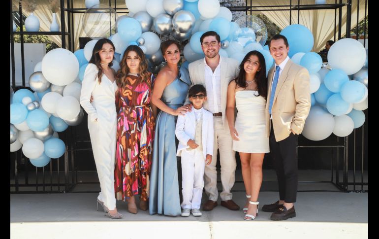 Isabella Aceves, Daniela Barragán, Mónica Ochoa, Álvaro Aceves, Fabrizio Aceves, Renata Aceves y Luis Lozano. GENTE BIEN JALISCO/ Antonio Martíne