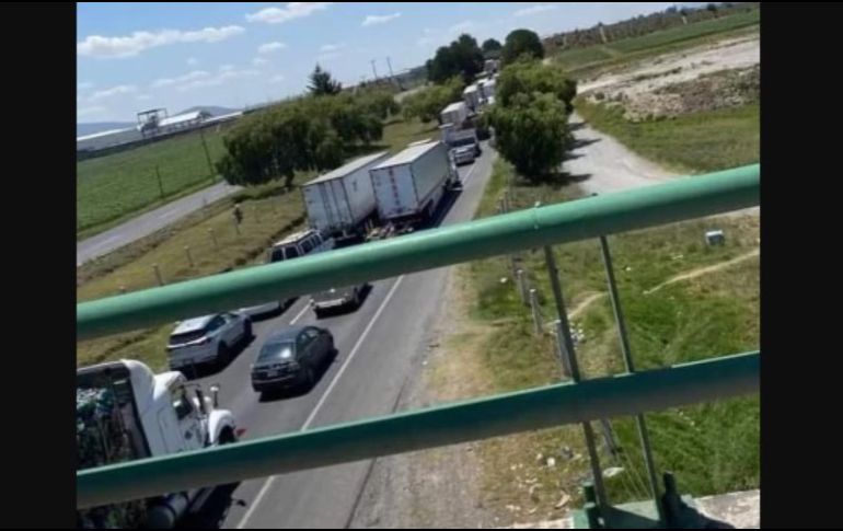 El tiroteo en la carretera ocasionó que se parara el tráfico. ESPECIAL