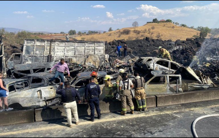 Por el accidente ocurrido en la carretera Zapotlanejo-Lagos de Moreno murieron seis personas y 21 resultaron heridas. ESPECIAL