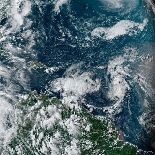 "Cindy" se fortalece mientras avanza por el Atlántico