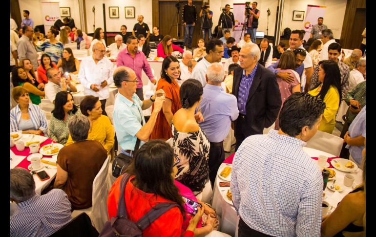 Más de 650 personas se dieron cita a la Cámara de Comercio en Guadalajara para mostrarle su apoyo a la Senadora. ESPECIAL