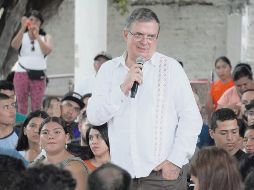 Marcelo Ebrard manifestó sentirse contento por estar en Puerto Vallarta, donde siempre ha sido bien recibido. ESPECIAL