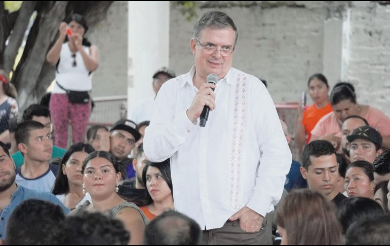 Marcelo Ebrard manifestó sentirse contento por estar en Puerto Vallarta, donde siempre ha sido bien recibido. ESPECIAL